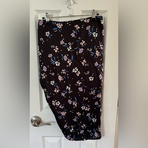 Veronica Beard Hazel Floral Skirt, Size 2 - Picture 6 of 10